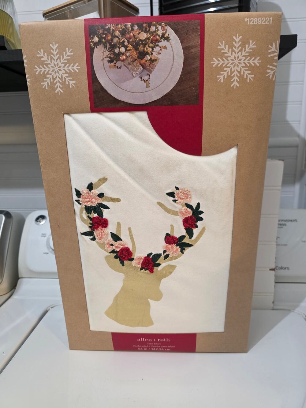 NEW Lovely Allen & Roth 56" Floral Deer Buck Stag Head Christmas Tree Skirt